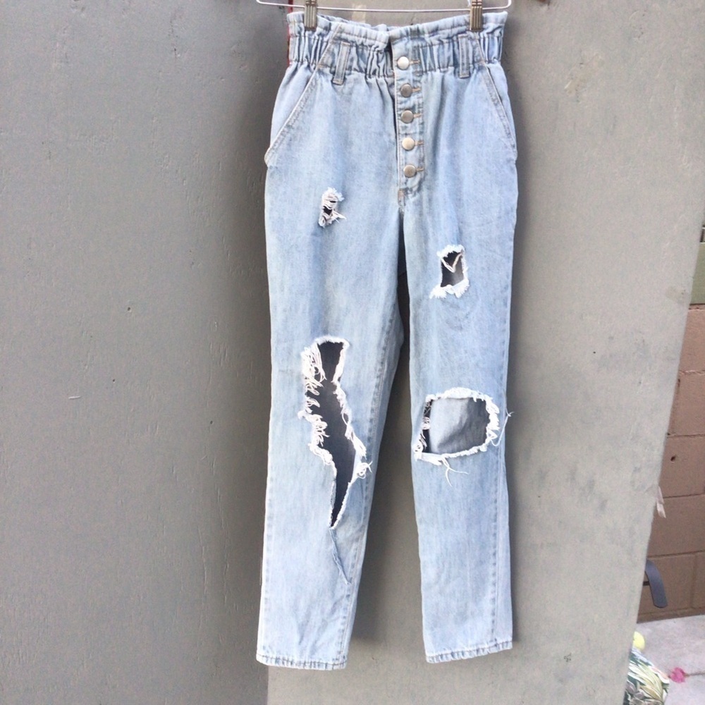 Forever 21 Size 29 High Rise Paperbag Ripped Destroyed Mom Jeans Button Fly